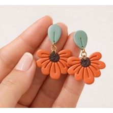 EPAksesuar Çiçek Detaylı Polimer Kil El Yapımı Yarı Mat Küpe Kahverengi