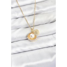 Ayışığı 316L Çelik Zincir Gold Renk Incili Deniz Kabuğu Model Zirkon Taşlı Kadın Kolye