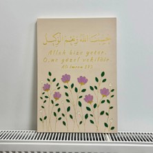 Boyaa Kabartmalı Pembe Çiçekli Ali Imran 173 Ayetli Bej Renkli Islami Tablo Dini Ev Dekorasyon Hediyesi