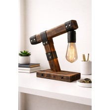 Yediotuz Digital Pazarlama Archer No.2 (The Industrial Soul) – Siyah Perçinli Deri ve Masif Ahşap Masa Lambası