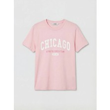 LC Waikiki Xsıde Pembe Bisiklet Yaka Chicago Baskılı Kadın Tişört