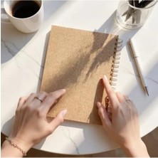 Esranın Dünyası Kareli Spiralli Not Defteri - A4 Boyut, 120 Yaprak, 90GR Ivory Kağıt