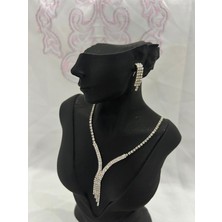 Işıltı Şelalesi Kolye Küpe Seti – Zarif Taşlı Kadın Takı Seti