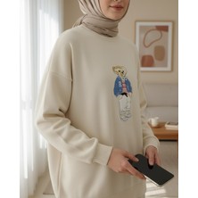 Moda Morfo Ayıcık İşlemeli Arkası Uzun Triko Kazak -Krem