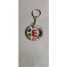 Miina Aksesuar epoksi reçine çeşitli doğal taşlarla süslenmiş dekoratif bir görünüm sunan anahtarlık