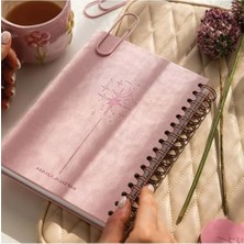 Esranın Dünyası 2026 Spiralli A5 Haftalık Ajanda, Pembe, Suya Dayanıklı