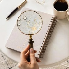 Esranın Dünyası 2026 A5 Spiralli Haftalık Ajanda - Kir ve Suya Dayanıklı Sert Kapak