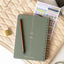 Esranın Dünyası A5 Spiralli Haftalık Ajanda, 2026 Model - Yeşil