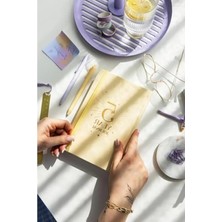 Esranın Dünyası 5 Yıllık Süresiz Günlük Ajanda - 13X21 Cm, Sarı