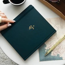 Esranın Dünyası Dikey Haftalık Ajanda, Sert Kapak, 12 Aylık, Koyu Yeşil