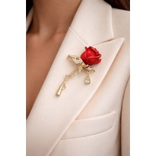 C&On Design Kırmızı Mat Gül Tasarımlı Altın Rengi Broş - Zirkon Taş Detaylı Şık Yaka Iğnesi