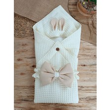 Uravas Store Yenidoğan Kulaklı Şapkalı Düğme Detaylı Fiyonklu Bebek Battaniyesi Kundak
