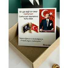 Atatürk ve Türk Bayraklı Yaka Rozeti Gold 29 Ekim Cumhuriyet Bayramı Kartlı Kutulu Hediyelik 10 Adet