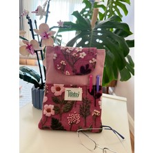 Tadsy Pudra Bahçesi Açık Desenli Kitap Kılıfı Şık ve Koruyucu Cepli Kitap Kılıfı Çok Amaçlı Çanta 19X25 cm
