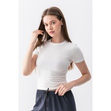 Warasiva Kadın Beyaz %100 Pamuk Ultra Soft Yuvarlak Yaka Kısa Kol Bluz