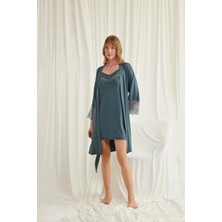 Moda Şahsenem Dekolteli Yakası ve Kolu Dantelli Sabahlık Takımı