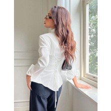 Tarz Cool Kadın Arkası Bağcıklı Gömlek Slim Fit Günlük ve Ofis Kombin Modern Tasarım