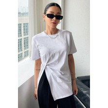 Tarz Cool Kadın Asimetrik Tişört Yırtmaçlı Basic Oversize Kısa Kollu Modern Şık T-Shirt