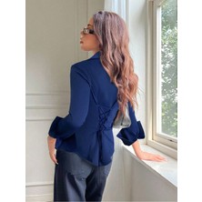 Tarz Cool Kadın Arkası Bağcıklı Gömlek Slim Fit Günlük ve Ofis Kombin Modern Tasarım