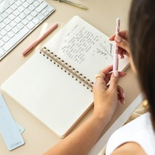 A5 Spiralli Sert Kapak Düz Çizgisiz Tarihsiz Not Defteri Pembe