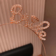 Senka Rose Gold Renkli Taşlı “bride” Gelin Tacı – El Yazısı Yazı Tipiyle