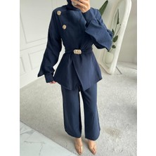 Cardella Perla Pelerin Detaylı Kemerli Gold Düğmeli Ikili Takım – Şık ve Modern Kombin