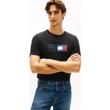 Tommy Hilfiger Erkek Regular Fit Logo Bayrak Baskılı Pamuklu Yuvarlak Yakalı Kısa Kollu Siyah T-Shirt MW0MW42366-BDS