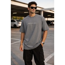 Tarz Cool Erkek Oversize Tişört – Minimal “don’t Look Back” Detaylı Basic