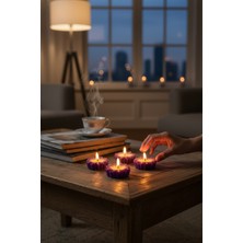 Bereketli Store 4’lü Papatya Desenli Mum Seti – Dekoratif ve Şık Tasarımlı Mumlar Mor