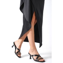 Gökhan Talay Lorena Esnek Yumuşak Kaymaz Taban (4 Cm) Siyah Rugan  Çapraz Burgu Koyu Altın Bantlı Kadın Topuklu Terlik