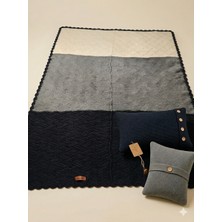 Kraftella Bambu Karışımlı Örgü Tv Battaniyesi Seti 3’lü – 170X100 Battaniye + 70X40 Lacivert Yastık + 40X40 Gri Kırlent – Kadın Girişimci Üretimi