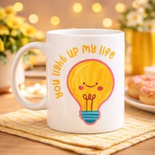You Light Up My Life Tasarımlı Porselen Kupa Model 15 - Sevimli Ampul Desenli Hediyelik Kahve Kupas