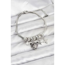 Buğz Pirinç Gümüş Renk Kaplan Model Charmlı Kadın Bileklik