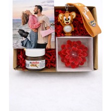 İnci Sepette Kişiye Özel Fotoğraflı Hediye Kutusu Mum, Şekerleme, Anahtarlık Seti Sevgiliye Özel Anı Kutusu