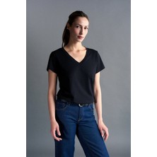 Basic Lightweight V Yaka Kadın T-Shirt - Siyah
