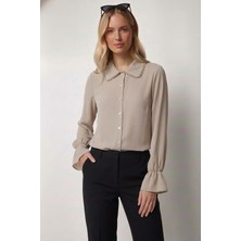 Fumel Kadın Bej Büzgülü Kol Dantenli Yaka Detaylı Dokuma Gömlek