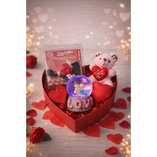 MiraLive Sevgililer Gününe Özel Kalp Kutuda Ayıcıklı Işıklı Kalpli - Kar Küresi ve Mini Buket Hediye Seti 01