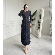 Cardella Lora Poplin Kumaş Büzgülü Uzun Elbise – Düğmeli, Vücut Formlu, Şık Tasarım, Tesettür Uyumlu