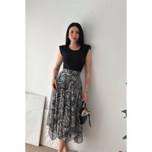 Neşeli Butik Kadın Siyah Modern Kesim Vatkalı Asimetrik Kesim Mermer Desen Elbise NBK4593