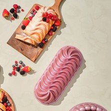 Karaca Vera Pembe Döküm Kek Kalıbı 35 cm Alüminyum Malzeme ile Yüksek Dayanıklılık Sunar