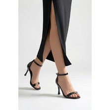 Gökhan Talay Florine Esnek Yumuşak Kaymaz Taban (8 Cm) Siyah Rugan  Tek Bantlı Tokalı Kadın Topuklu Ayakkabı