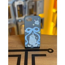 Avcı Teknoloji Market iPhone 16E Uyumlu Özel Tasarım Sevimli Figürlü Deri Dokulu Telefon Kılıfı