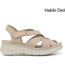 Gönderi(r) Kadın Bej  Cırt Bantlı Dolgu Topuk Hakiki Deri Sandalet