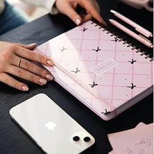 SHC4200 Paperora 17X24 Spiralli Lastikli Sert Kapak Düz-Çizgisiz Not Defteri Pembe Siyah Kurdele