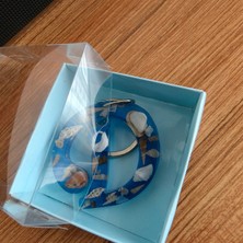 AtaRoots Reçine Harf Anahtarlık (D)- Orjinal Deniz Kabuğu ve Mavi Deniz Esintisi