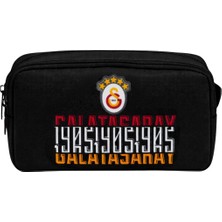Galatasaray Lisanslı Çift Bölmeli Kalemlik - Siyah Üzeri Yazı Baskılı Su Itici Özellikli Kalem Kutusu