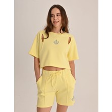 Fenerbahçe Kadın Taş Baskılı Sarı Tshırt 40 Beden Oversize Crop Modeli ile Şık Görünüm