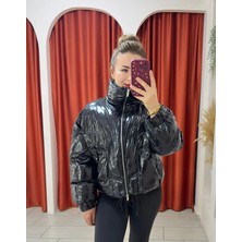 Ebru Emen Şişme Parlak Kısa Siyah Mont