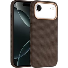 Vigordurus 17 Pro Max ile Uyumlu Karbon Fiber Desenli Premium Kılıf Kevlar Kenar Ince ve Hafif Tasarım Kablosuz Şarj ve Magsafe ile Uyumlu Telefon Kılıfı Kahverengi