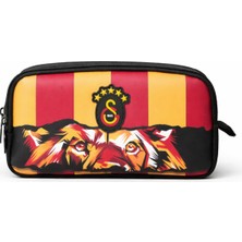 Galatasaray Lisanslı Aslan Gözü Desenli Çift Bölmeli Kalemlik - Rubber Logolu Su Itici Kumaşlı Kalem Kutusu